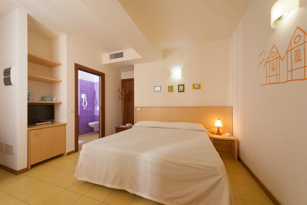 Hotel Resort Marinella กาบิชเชมาเร ภายนอก รูปภาพ