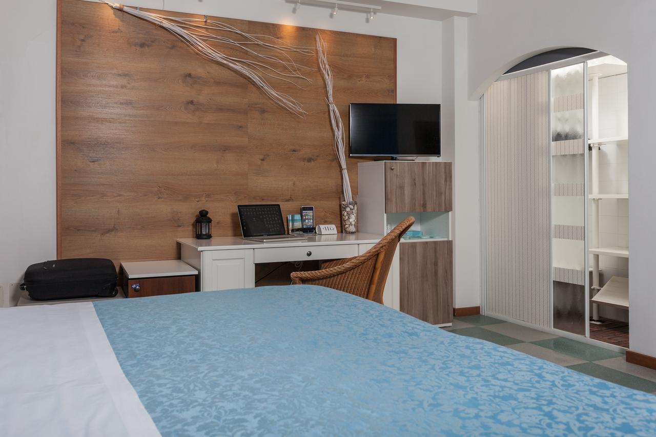 Hotel Resort Marinella กาบิชเชมาเร ภายนอก รูปภาพ