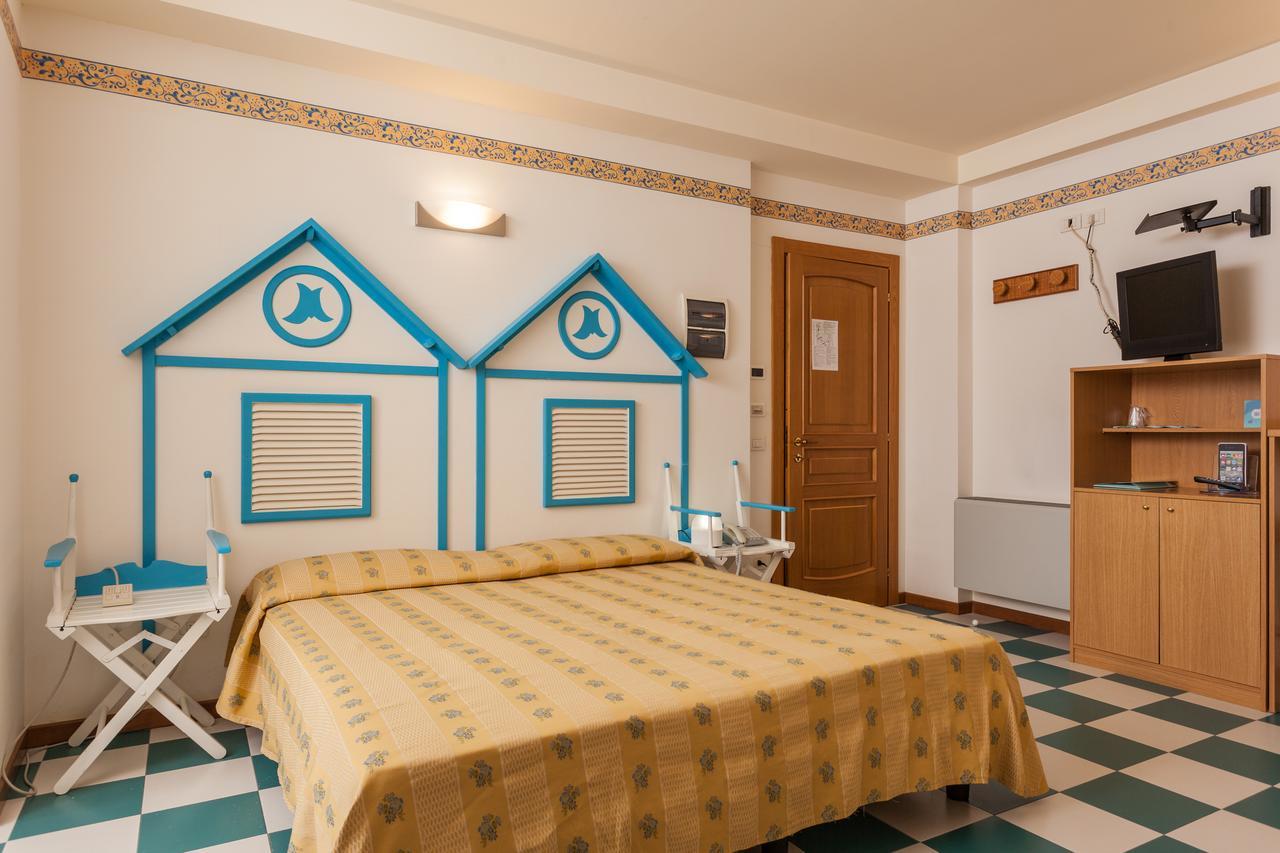 Hotel Resort Marinella กาบิชเชมาเร ภายนอก รูปภาพ