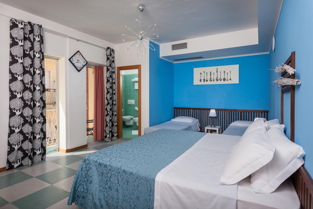 Hotel Resort Marinella กาบิชเชมาเร ภายนอก รูปภาพ