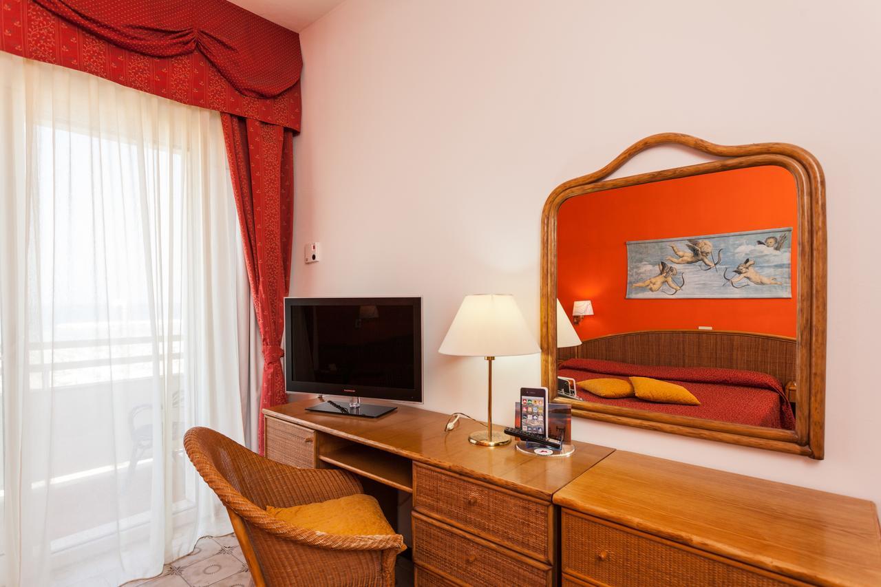 Hotel Resort Marinella กาบิชเชมาเร ภายนอก รูปภาพ