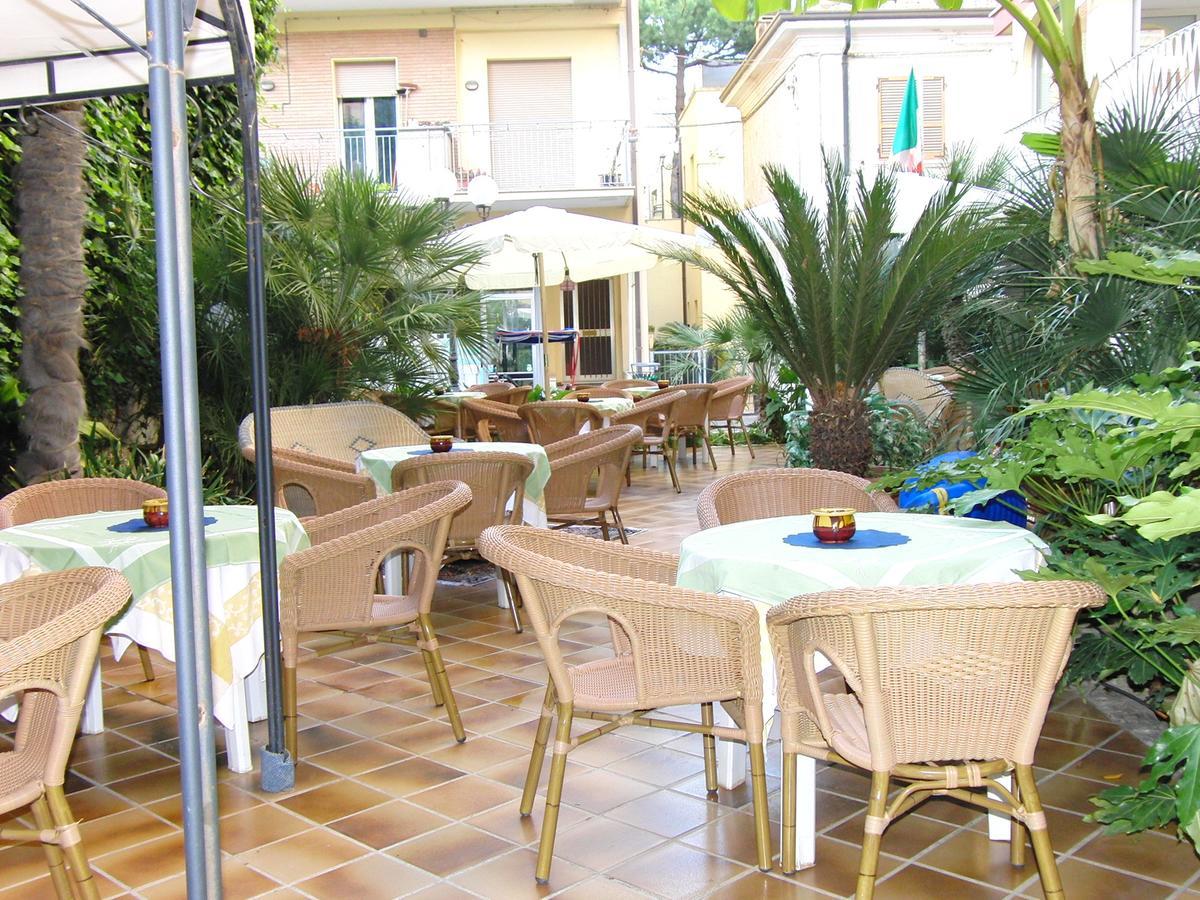 Hotel Resort Marinella กาบิชเชมาเร ภายนอก รูปภาพ